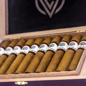 20 Premium Sticks (Robusto) with Laser Engraved Cigar Box